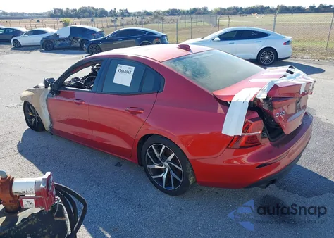 2020 Volvo S60 T6 Momentum z USA, uszkodzony, nr VIN 7JRA22TK0LG067587